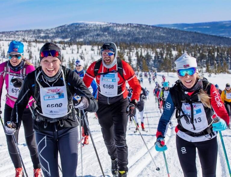 Trikkeskinner, kaldt og mange deltakere