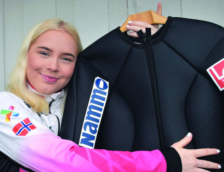 Frida Berger (17) liker seg best med masse luft under vingene: –TIPPER DET BLIR SKIFLYGING FOR KVINNER OM TRE ÅR