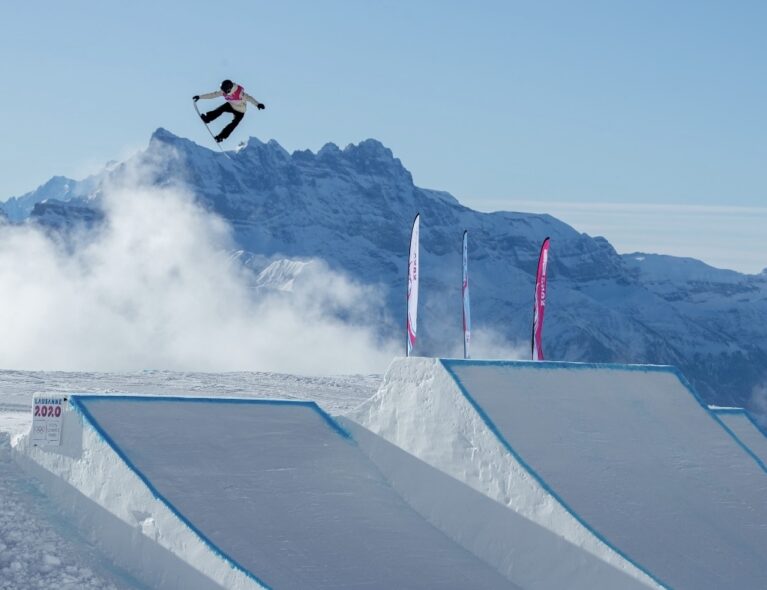 Stine (19) er på rekruttlandslaget. – Kult at SKIsport vil skrive på nett om snøbrettkonkurranser og alle andre skirenn
