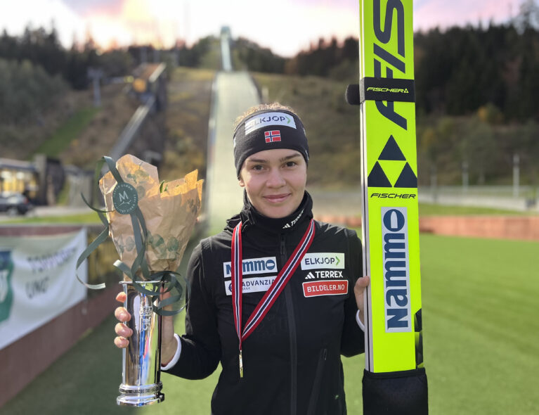 Anne Odine Strøm tok kongepokalen da hun vant NM i Midtstubakken
