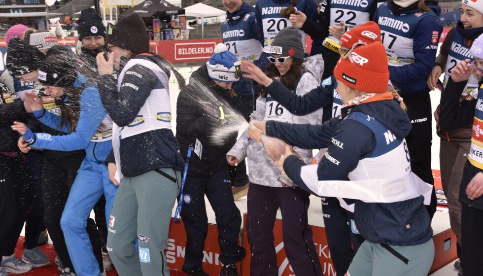 La opp etter solid champagne-spruting på sletta i Vikersund