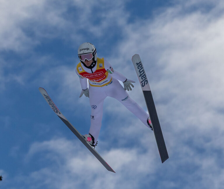 Fire norske jenter blant de fem beste i toppen av listen over verdens lengste hopp