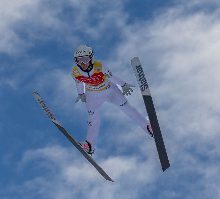 Fire norske jenter blant de fem beste i toppen av listen over verdens lengste hopp