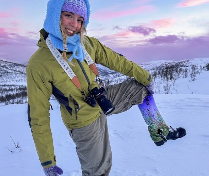 Maja (23) har designet sine egne gamasjer. Samarbeider med kinesere om produksjonen