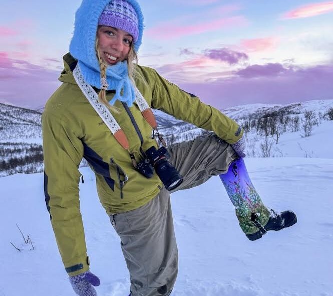 Maja (23) har designet sine egne gamasjer. Samarbeider med kinesere om produksjonen