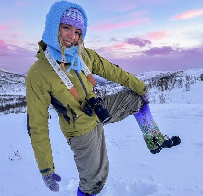 Maja (23) har designet sine egne gamasjer. Samarbeider med kinesere om produksjonen